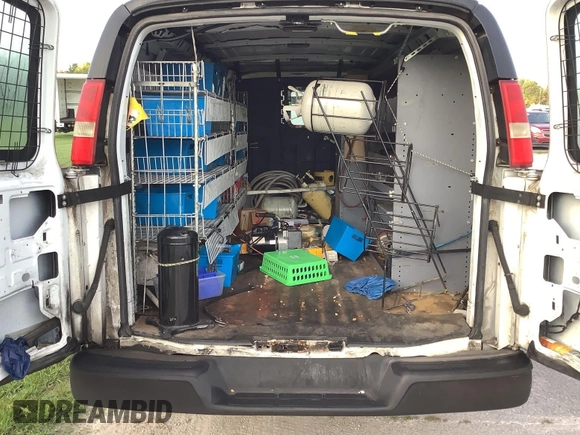 2013 Chevrolet Express Cargo z VIN 1GCSGAFX0D1173242, wystawiony jako IAAI lot #42792060 z przebiegiem 263 409 mil mil oraz . Historia ofert i sprzedaży dostępna na DreamBid. Obrazek 4.