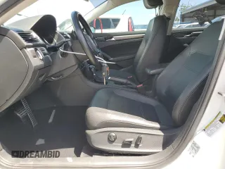 2018 Volkswagen Passat S z VIN 1VWAA7A34JC046737, wystawiony jako Copart lot #54478135 z przebiegiem 70 530 mil mil oraz Nie do naprawy • Non repairable. Historia ofert i sprzedaży dostępna na DreamBid. Obrazek 7.
