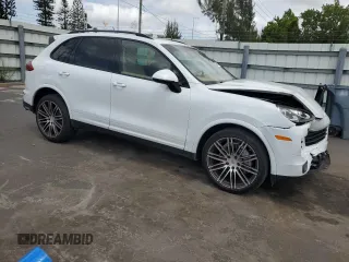 2017 Porsche Cayenne z VIN WP1AA2A20HKA90715, wystawiony jako Copart lot #53635315 z przebiegiem 131 703 mil mil oraz Szkody całkowita. Historia ofert i sprzedaży dostępna na DreamBid. Obrazek 4.