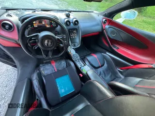 2016 McLaren 570S z VIN SBM13DAA2GW000588, wystawiony jako Copart lot #81412784 z przebiegiem 50 200 mil mil oraz Tytuł czysty. Historia ofert i sprzedaży dostępna na DreamBid. Obrazek 9.