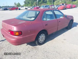 1995 Toyota Camry LE z VIN JT2SK12E6S0318069, wystawiony jako IAAI lot #42003618 z przebiegiem 235 623 mil mil oraz . Historia ofert i sprzedaży dostępna na DreamBid. Obrazek 4.