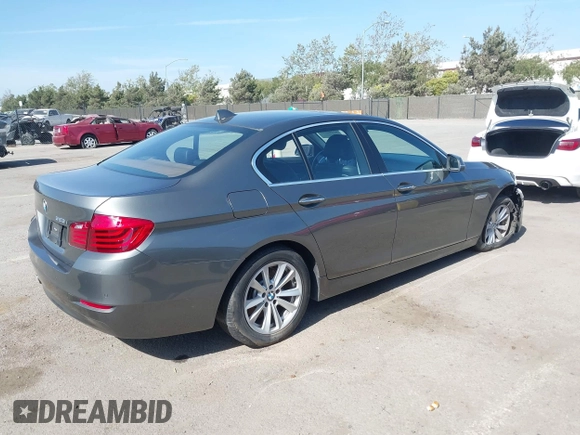 2015 BMW 5 Series 528i z VIN WBA5A5C5XFD515013, wystawiony jako IAAI lot #42105984 z przebiegiem 157 465 mil mil oraz . Historia ofert i sprzedaży dostępna na DreamBid. Obrazek 4.