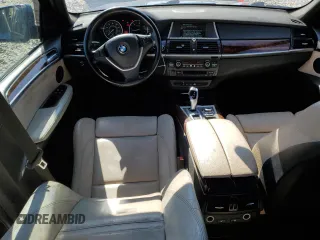 2012 BMW X5 35d z VIN 5UXZW0C54C0B88136, wystawiony jako Copart lot #55852155 z przebiegiem 196 125 mil mil oraz Nie do naprawy • Non repairable. Historia ofert i sprzedaży dostępna na DreamBid. Obrazek 8.