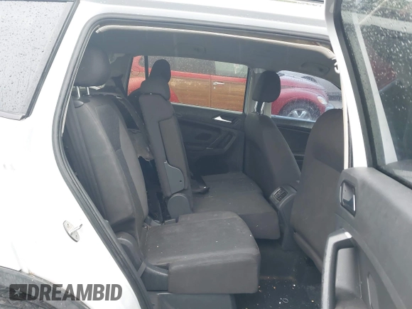 2018 Volkswagen Tiguan S with VIN 3VV1B7AX0JM041120, listed as a IAAI auction lot 42219662 with 160,852 mi miles and . Bid and sale history available at DreamBid. Image 8.