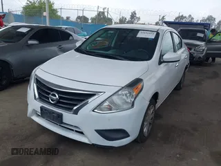 2019 Nissan Versa SV z VIN 3N1CN7AP1KL838940, wystawiony jako IAAI lot #42191914 z przebiegiem 72 374 mil mil oraz . Historia ofert i sprzedaży dostępna na DreamBid. Obrazek 2.