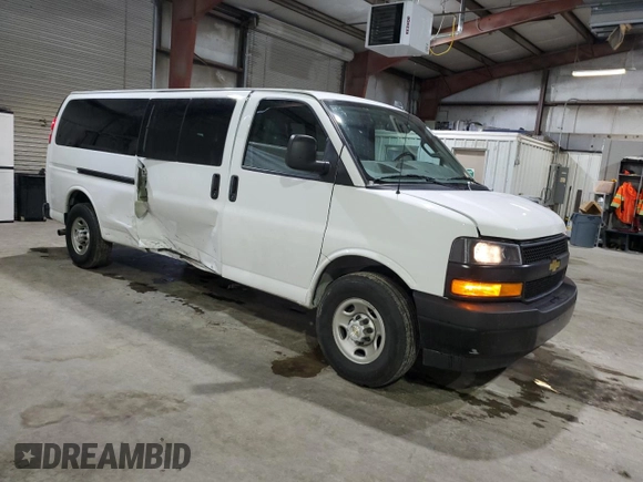 2022 Chevrolet Express Passenger LS z VIN 1GAZGNFP7N1272754, wystawiony jako Copart lot #73560924 z przebiegiem 25 492 mil mil oraz Czysty tytuł • Clean title. Historia ofert i sprzedaży dostępna na DreamBid. Obrazek 4.