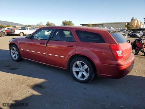 2005 Dodge Magnum RT with VIN 2D4GV58275H128227, listed as a Copart auction lot 88730495 with 156,947 mi miles and Salvage Title. Bid and sale history available at carsss.com. Image 2.