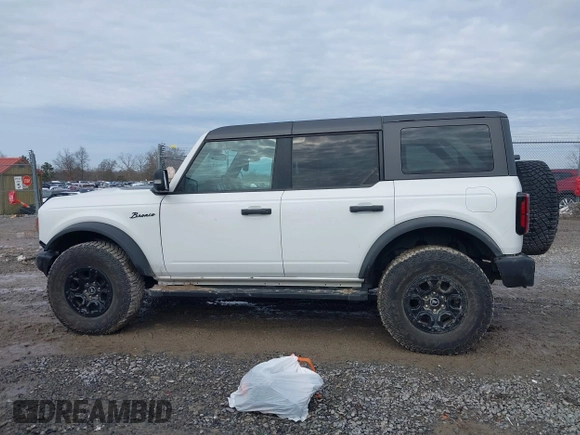 2022 Ford Bronco with VIN 1FMEE5DP5NLB79696, listed as a IAAI auction lot 41472980 with 42,227 mi miles. Bid and sale history available at carsss.com. Image 14.
