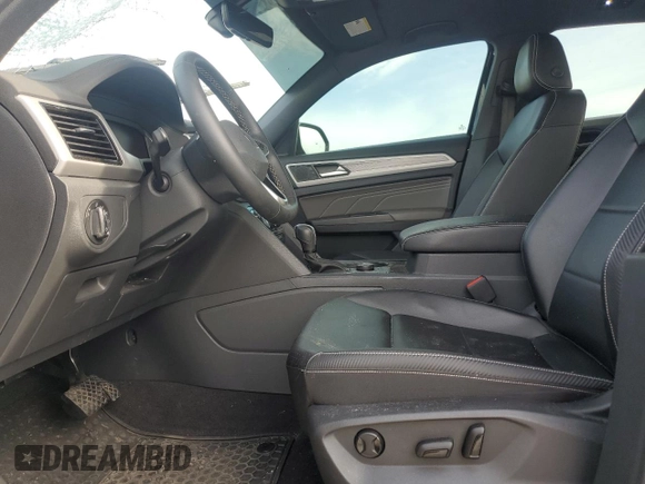 2022 Volkswagen Atlas SE z VIN 1V2KE2CA8NC223479, wystawiony jako Copart lot #55348065 z przebiegiem Nie podano mil oraz Szkoda całkowita • Salvage title. Historia ofert i sprzedaży dostępna na DreamBid. Obrazek 7.