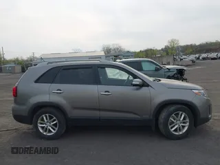 2015 Kia Sorento LX with VIN 5XYKTCA69FG584986, listed as a IAAI auction lot 41994391 with 118,760 mi miles. Bid and sale history available at carsss.com. Image 13.