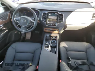 2025 Volvo XC90 Plus with VIN YV4062PE6S1342087, listed as a Copart auction lot 43110805 with 3,766 mi miles and Clean Title. Bid and sale history available at DreamBid. Image 8.