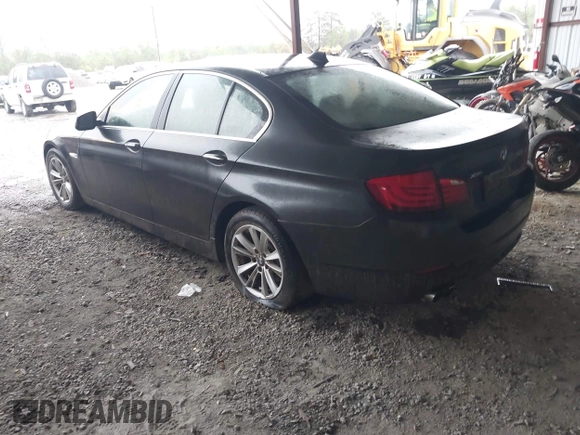 2013 BMW 5 Series 528i xDrive with VIN WBAXH5C50DD113566, listed as a IAAI auction lot 41981416 with 123,330 mi miles. Bid and sale history available at carsss.com. Image 3.