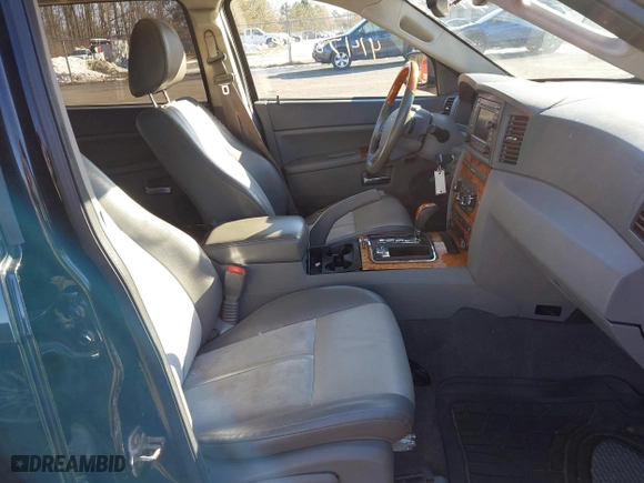 2006 Jeep Grand Cherokee Overland with VIN 1J8HR682X6C323876, listed as a IAAI auction lot 41478143 with 156,075 mi miles. Bid and sale history available at carsss.com. Image 5.