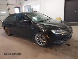 2015 Chrysler 200 S with VIN 1C3CCCBB7FN629131, listed as a IAAI auction lot 41428282 with 290,014 mi miles. Bid and sale history available at carsss.com. Image 1.