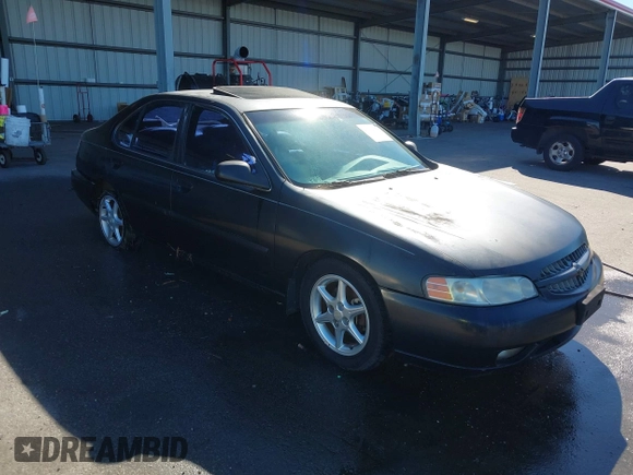 2001 Nissan Altima GXE with VIN 1N4DL01A11C157221, listed as a IAAI auction lot 41702378 with 206,648 mi miles. Bid and sale history available at carsss.com. Image 1.
