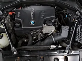 2016 BMW 5 Series 528i xDrive z VIN WBA5A7C54GG145981, wystawiony jako Copart lot #67904285 z przebiegiem 185 546 mil mil oraz Czysty tytuł • Clean title. Historia ofert i sprzedaży dostępna na DreamBid. Obrazek 14.