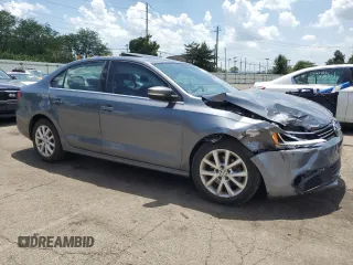 2013 Volkswagen Jetta SE with VIN 3VWDP7AJ8DM449097, listed as a Copart auction lot 62155135 with 130,266 mi miles and Salvage title. Bid and sale history available at DreamBid. Image 4.