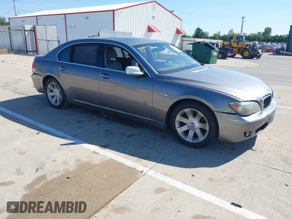 2006 BMW 7 Series 750Li with VIN WBAHN83546DT33598, listed as a IAAI auction lot 40084771 with 187,365 mi miles. Bid and sale history available at carsss.com. Image 1.