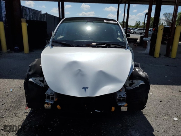 2024 Tesla Model Y Long Range with VIN 7SAYGDEEXRA288960, listed as a Copart auction lot 60801525 with 18,942 mi miles and Salvage title. Bid and sale history available at DreamBid. Image 5.
