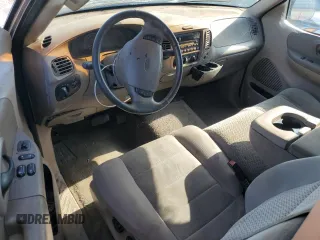 2002 Ford F-150 XL z VIN 1FTRX17232KC51909, wystawiony jako Copart lot #62081725 z przebiegiem Nie podano mil oraz Czysty tytuł • Clean title. Historia ofert i sprzedaży dostępna na DreamBid. Obrazek 8.