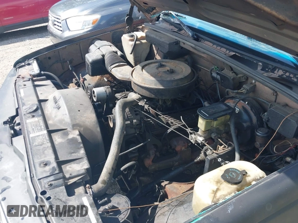 1994 Chevrolet Silverado 2500 z VIN 1GCFC24K6RE155578, wystawiony jako IAAI lot #42062238 z przebiegiem 303 962 mil mil oraz . Historia ofert i sprzedaży dostępna na DreamBid. Obrazek 10.