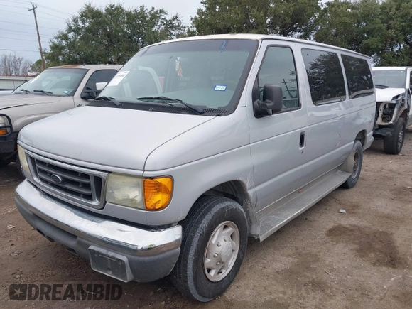 2007 Ford Econoline Passenger XL with VIN 1FBNE31L37DB46708, listed as a IAAI auction lot 41364840 with 268,211 mi miles. Bid and sale history available at carsss.com. Image 2.