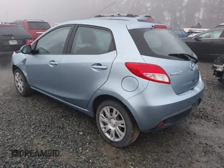2013 Mazda 2 Sport z VIN JM1DE1KZ0D0167646, wystawiony jako IAAI lot #41335289 z przebiegiem 48 380 mil mil oraz . Historia ofert i sprzedaży dostępna na DreamBid. Obrazek 3.