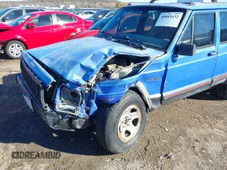 1996 Jeep Cherokee Sport with VIN 1J4FJ68S6TL171428, listed as a IAAI auction lot 40881632 with 323,289 mi miles. Bid and sale history available at carsss.com. Image 6.