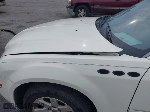 2007 Chrysler 300 Limited with VIN 2C3KA53G77H650272, listed as a IAAI auction lot 41976771 with 186,874 mi miles. Bid and sale history available at carsss.com. Image 6.