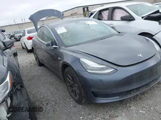 2019 Tesla Model 3 Mid Range z VIN 5YJ3E1EA7KF400115, wystawiony jako IAAI lot #42153270 z przebiegiem 90 446 mil mil oraz . Historia ofert i sprzedaży dostępna na DreamBid. Obrazek 1.