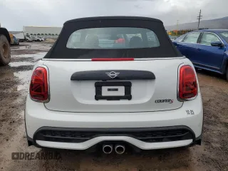2024 MINI Convertible Cooper S z VIN WMW43DL02R3S01743, wystawiony jako Copart lot #70023744 z przebiegiem 6 847 mil mil oraz Szkoda całkowita • Salvage title. Historia ofert i sprzedaży dostępna na DreamBid. Obrazek 6.