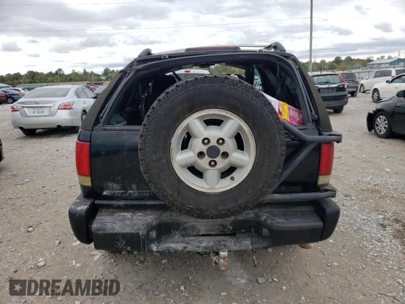 2000 Chevrolet Blazer LS z VIN 1GNCT18W9YK277871, wystawiony jako Copart lot #46158185 z przebiegiem Nie podano mil oraz Nie do naprawy • Non repairable. Historia ofert i sprzedaży dostępna na DreamBid. Obrazek 6.