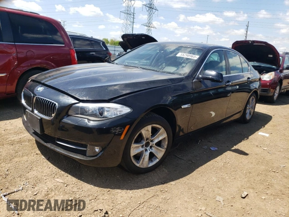 2013 BMW 5 Series 528i xDrive z VIN WBAXH5C51DDW13929, wystawiony jako Copart lot #55298965 z przebiegiem 113 810 mil mil oraz Szkoda całkowita • Salvage title. Historia ofert i sprzedaży dostępna na DreamBid. Obrazek 1.