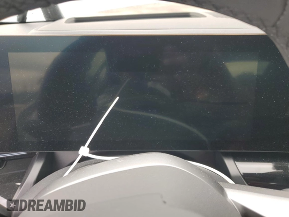 2024 BMW i5 eDrive40 z VIN WBY33FK03RCR20106, wystawiony jako Copart lot #68388554 z przebiegiem Nie podano mil oraz Szkody całkowita. Historia ofert i sprzedaży dostępna na DreamBid. Obrazek 9.