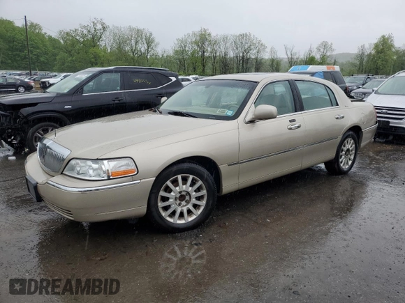 2006 Lincoln Town Car Signature z VIN 1LNHM81W76Y647607, wystawiony jako Copart lot #55507165 z przebiegiem 196 468 mil mil oraz Szkody całkowita. Historia ofert i sprzedaży dostępna na DreamBid. Obrazek 1.