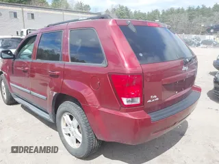 2007 Jeep Grand Cherokee Laredo with VIN 1J8GR48K27C518078, listed as a IAAI auction lot 42028460 with 121,530 mi miles. Bid and sale history available at carsss.com. Image 3.
