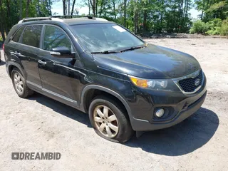 2012 Kia Sorento LX z VIN 5XYKT3A64CG298779, wystawiony jako IAAI lot #42303831 z przebiegiem 251 666 mil mil oraz . Historia ofert i sprzedaży dostępna na DreamBid. Obrazek 1.