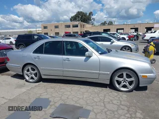 2001 Mercedes-Benz E 320 z VIN WDBJF65J51B311774, wystawiony jako IAAI lot #41953089 z przebiegiem 170 338 mil mil oraz . Historia ofert i sprzedaży dostępna na DreamBid. Obrazek 13.