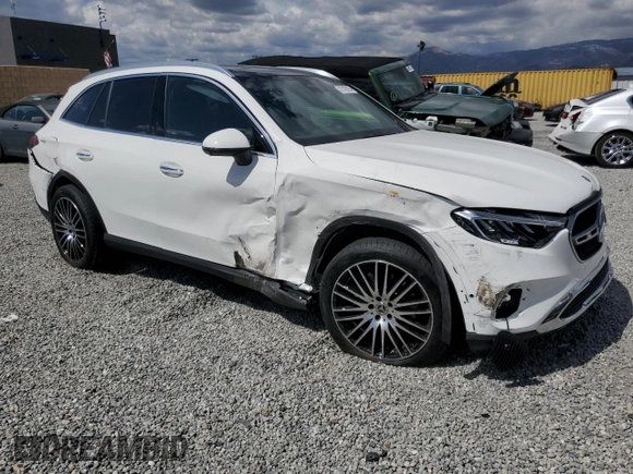 2025 Mercedes-Benz GLC 300 z VIN W1NKM4HB7SF296928, wystawiony jako Copart lot #51312915 z przebiegiem 664 mil mil oraz Szkoda całkowita • Salvage title. Historia ofert i sprzedaży dostępna na DreamBid. Obrazek 4.