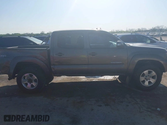 2013 Toyota Tacoma PreRunner z VIN 5TFJU4GN3DX040992, wystawiony jako IAAI lot #42022841 z przebiegiem 159 474 mil mil oraz . Historia ofert i sprzedaży dostępna na DreamBid. Obrazek 13.