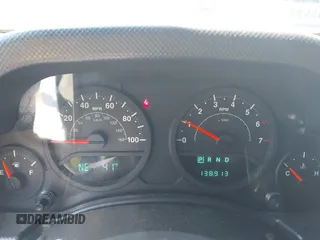 2007 Jeep Wrangler X z VIN 1J4FA24187L143478, wystawiony jako IAAI lot #41782412 z przebiegiem 138 913 mil mil oraz . Historia ofert i sprzedaży dostępna na DreamBid. Obrazek 7.