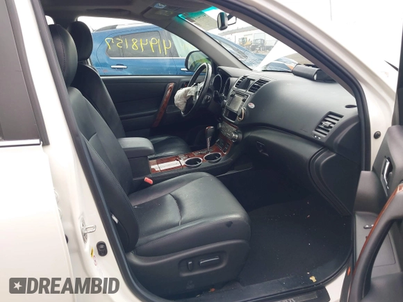 2013 Toyota Highlander Limited z VIN 5TDYK3EH5DS138469, wystawiony jako IAAI lot #41948157 z przebiegiem 135 382 mil mil oraz . Historia ofert i sprzedaży dostępna na DreamBid. Obrazek 5.