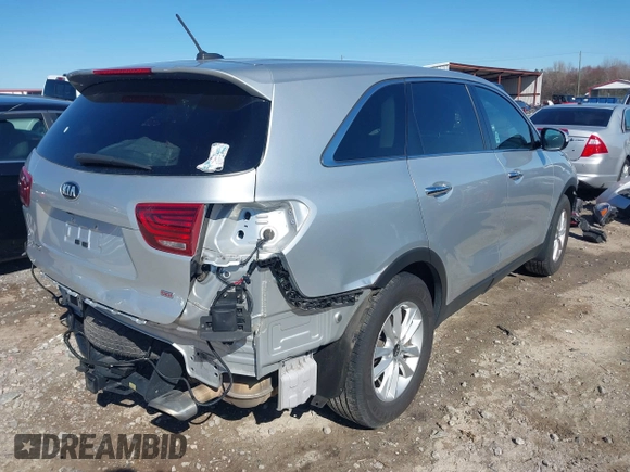 2020 Kia Sorento LX with VIN 5XYPG4A33LG664852, listed as a IAAI auction lot 41739019 with 110,424 mi miles. Bid and sale history available at carsss.com. Image 4.