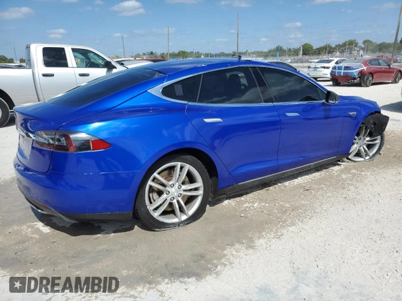 2014 Tesla Model S 60 with VIN 5YJSA1S14EFP44162, listed as a Copart auction lot 52943025 with Not Provided miles and Salvage Title. Bid and sale history available at DreamBid. Image 3.