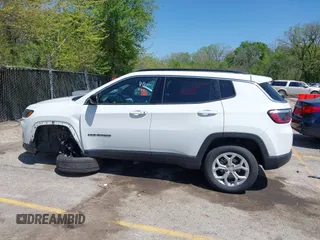 2024 Jeep Compass Latitude with VIN 3C4NJDBN0RT109268, listed as a IAAI auction lot 42067387 with 26,894 mi miles. Bid and sale history available at carsss.com. Image 15.