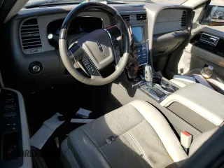 2017 Lincoln Navigator Select z VIN 5LMJJ2HTXHEL02270, wystawiony jako Copart lot #86042654 z przebiegiem 177 846 mil mil oraz Szkoda całkowita • Salvage title. Historia ofert i sprzedaży dostępna na DreamBid. Obrazek 8.