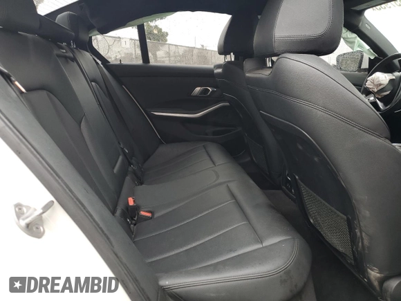 2020 BMW 3 Series 330i z VIN WBA5R1C05LFH39573, wystawiony jako Copart lot #54557935 z przebiegiem Nie podano mil oraz Szkoda całkowita • Salvage title. Historia ofert i sprzedaży dostępna na DreamBid. Obrazek 10.