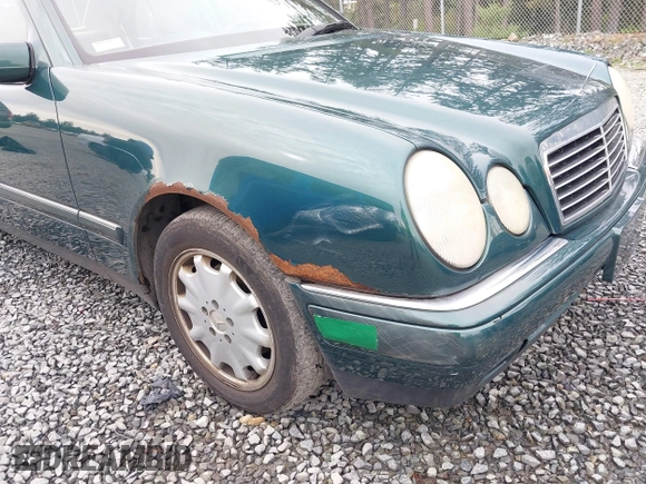 1998 Mercedes-Benz E-Class with VIN WDBJF65FXWA589630, listed as a IAAI auction lot 41990725 with 102,149 mi miles. Bid and sale history available at carsss.com. Image 6.