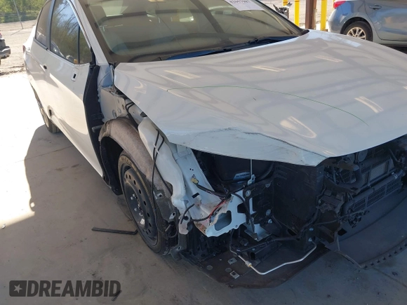 2018 Honda Clarity Plug-In Hybrid Touring with VIN JHMZC5F38JC003207, listed as a IAAI auction lot 42057987 with 35,420 mi miles. Bid and sale history available at carsss.com. Image 6.