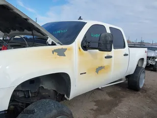 2008 GMC Sierra 2500HD SLE1 with VIN 1GTHK23608F184809, listed as a IAAI auction lot 41089039 with 272,436 mi miles. Bid and sale history available at carsss.com. Image 6.